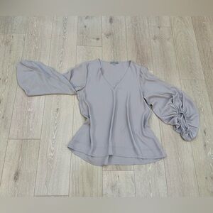 Waitlist Apparel V neckline Blouse. Small. Gray Lavender.